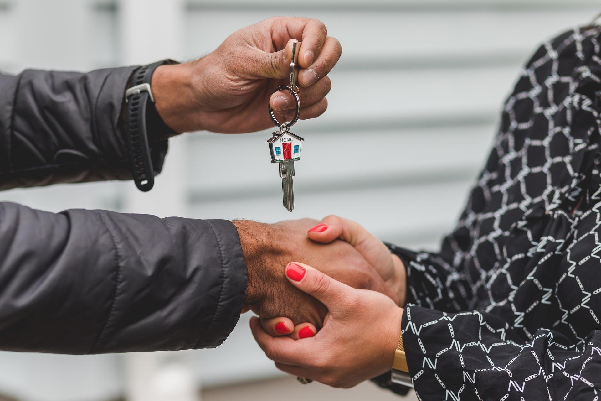 6 Tips for Buying and Managing a Real Estate Property